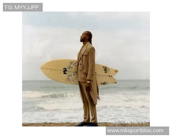 莱昂纳德首次为FLAUNT杂志拍摄写真展现无表情下的健硕身材魅力