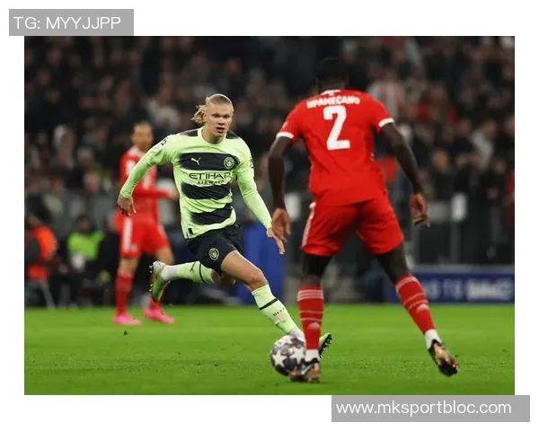 李刚仁手球送点球机会布雷斯特点球滑倒错失良机