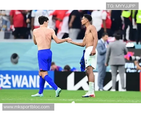 文班半场示意哈珀空接成功引发全场惊叹瞬间