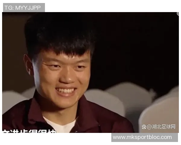 杨希感谢邵佳一称与队友聊天助力中文快速进步