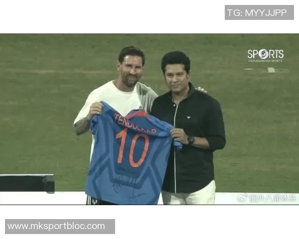 梅西与切特里在孟买球场亲切握手展现友谊与尊重