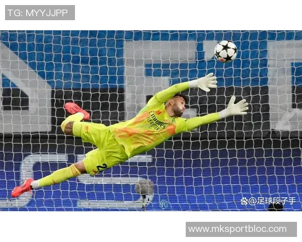 拉亚飞身扑救荣膺英超12月最佳扑救展现惊人反应能力