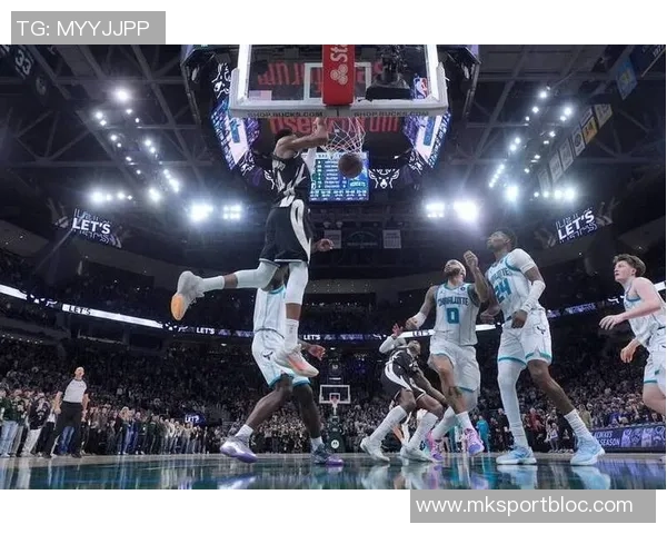 字母哥补篮遭封盖CJ中投绝杀后字母哥反击未能命中