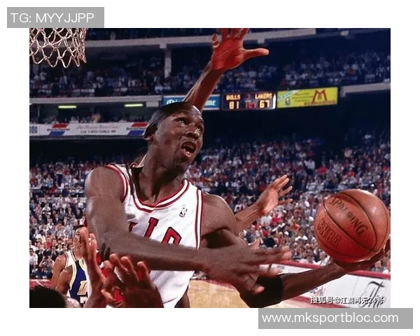 小白单场豪取25分5板5助5帽上一位达成此成就的后卫竟是乔丹