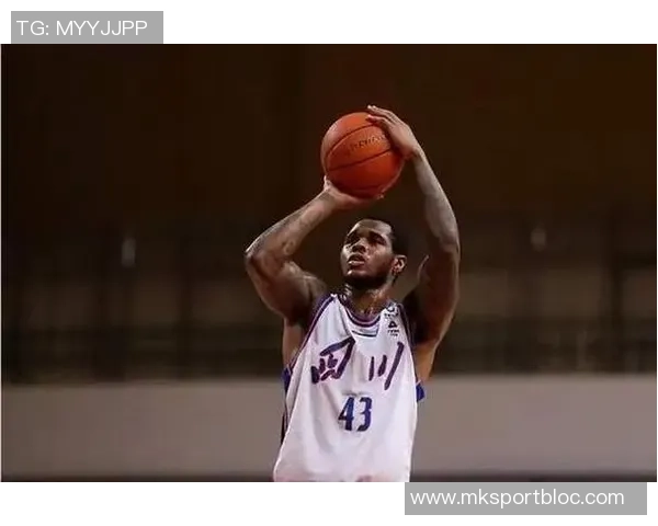 辽篮大家庭迎来新成员马库斯乔治亨特正式加盟球队喜讯分享